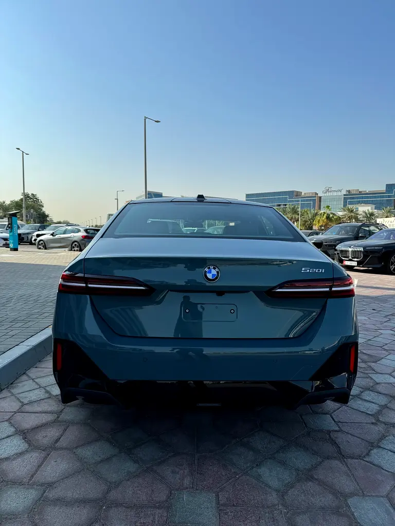 BMW 5-Series 520i M-Kit 2026 - photo 4 - Import Émirats | International Cars