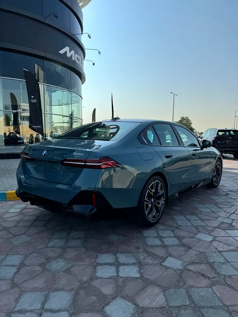 BMW 5-Series 520i M-Kit 2026 - photo 5 - Import Émirats | International Cars