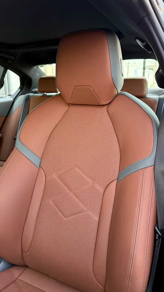 BMW 5-Series 520i M-Kit 2026 - photo 7 - Import Émirats | International Cars