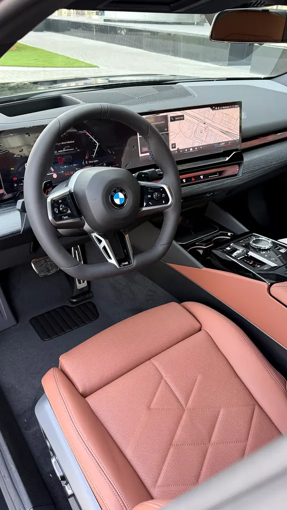 BMW 5-Series 520i M-Kit 2026 - photo 8 - Import Émirats | International Cars