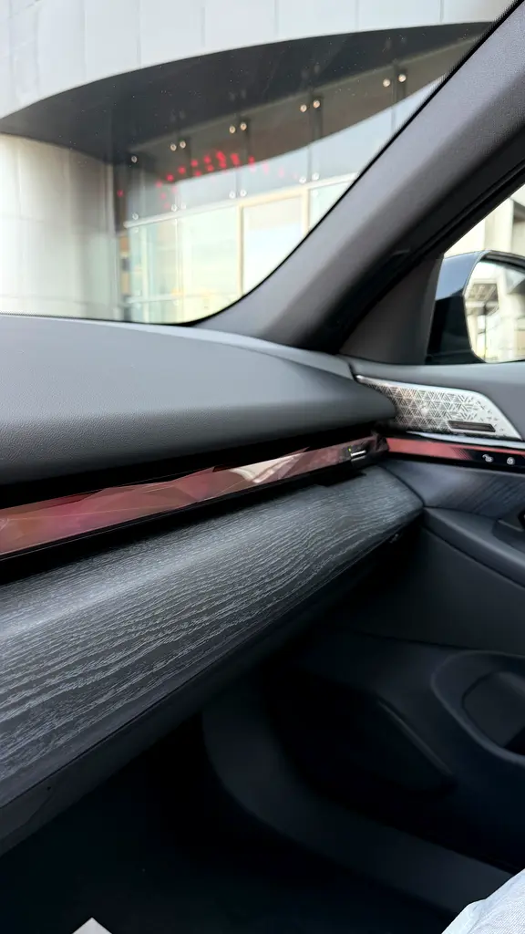 BMW 5-Series 520i M-Kit 2026 - photo 9 - Import Émirats | International Cars