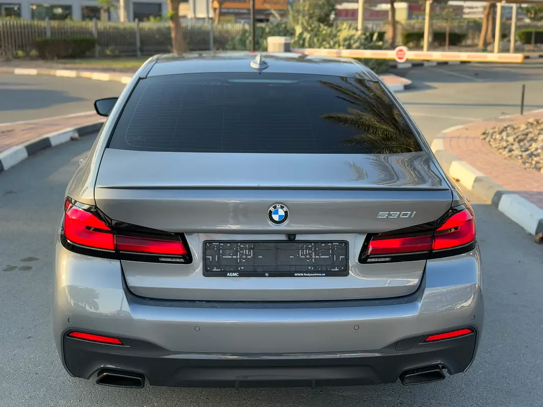 BMW 5-Series 530i M-Kit 2023 - photo 10 - Import Émirats | International Cars