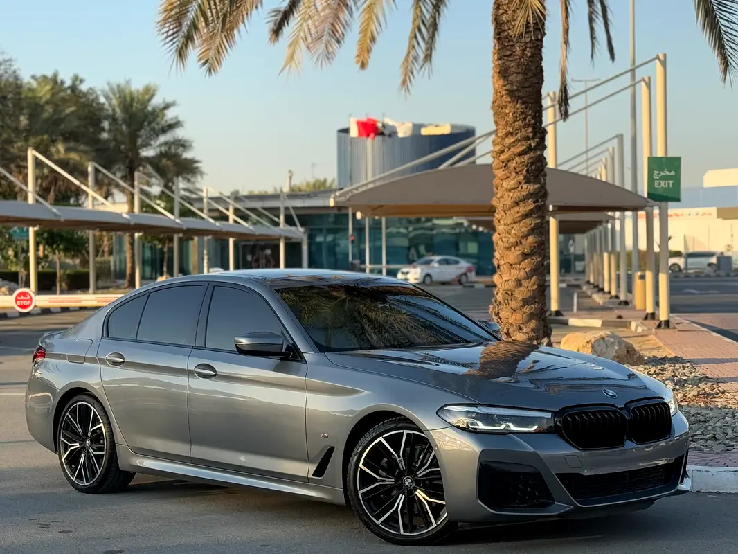 BMW 5-Series 530i M-Kit 2023 - photo 3 - Import Émirats | International Cars