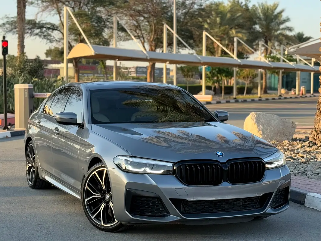 BMW 5-Series 530i M-Kit 2023 - photo 4 - Import Émirats | International Cars