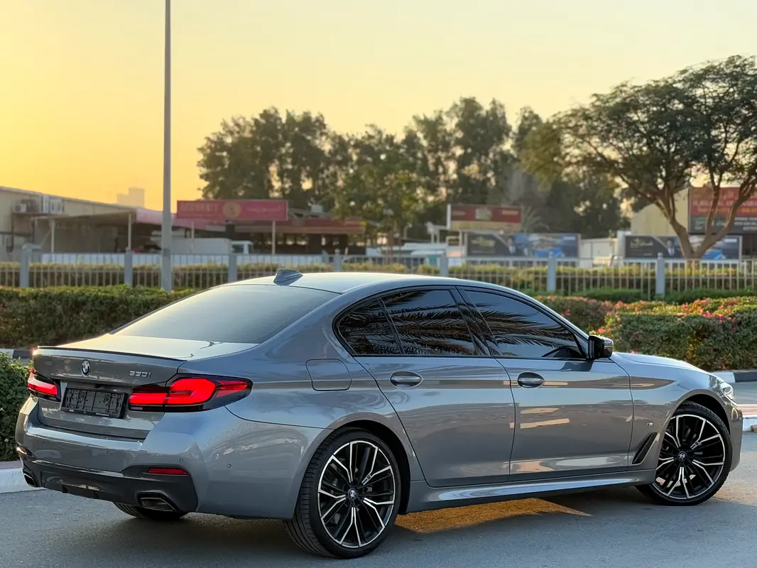 BMW 5-Series 530i M-Kit 2023 - photo 6 - Import Émirats | International Cars