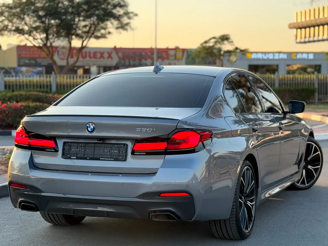 BMW 5-Series 530i M-Kit 2023 - photo 7 - Import Émirats | International Cars