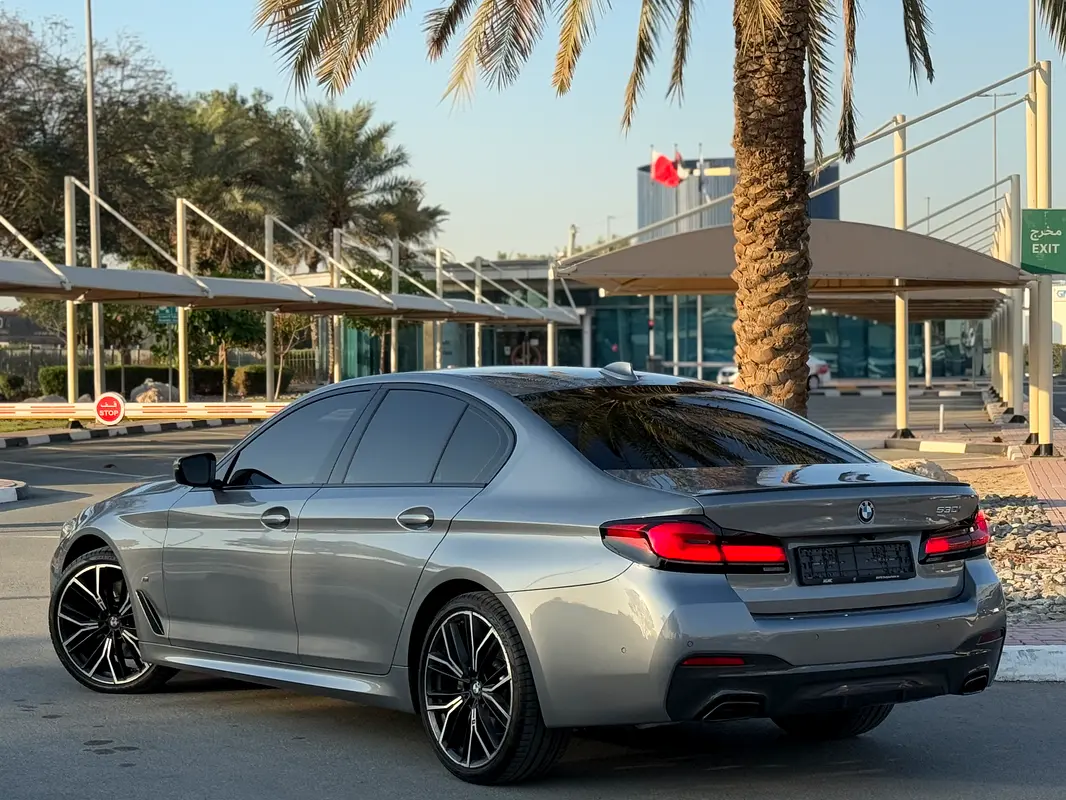 BMW 5-Series 530i M-Kit 2023 - photo 8 - Import Émirats | International Cars