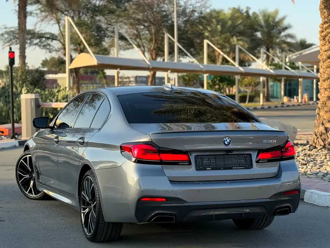 BMW 5-Series 530i M-Kit 2023 - photo 9 - Import Émirats | International Cars