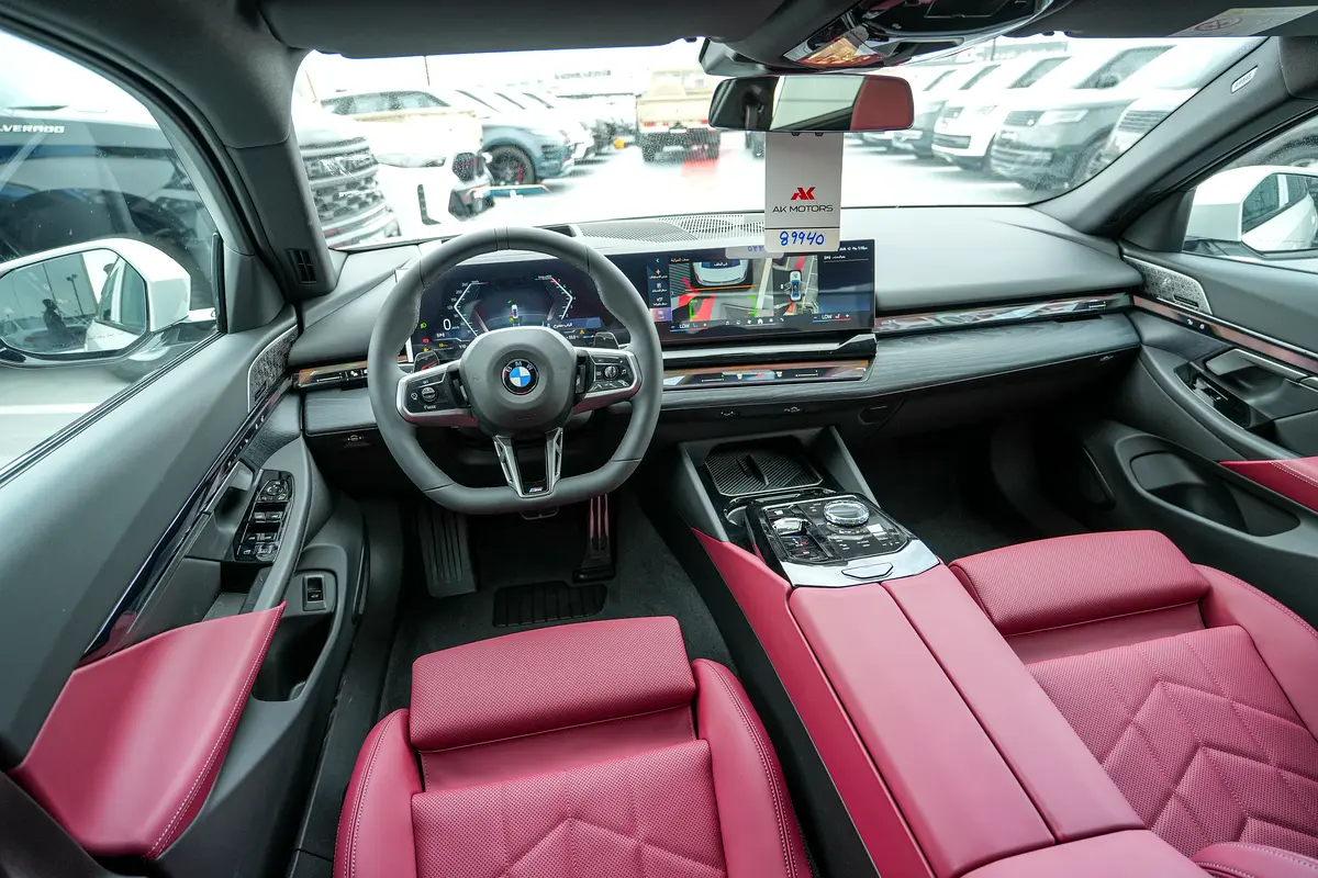 BMW 5-Series 530Li 2026 - photo 10 - Import Émirats | International Cars