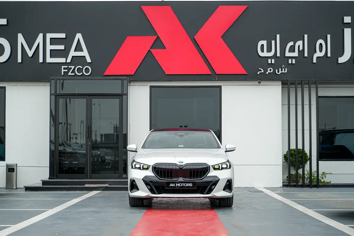 BMW 5-Series 530Li 2026 - photo 2 - Import Émirats | International Cars