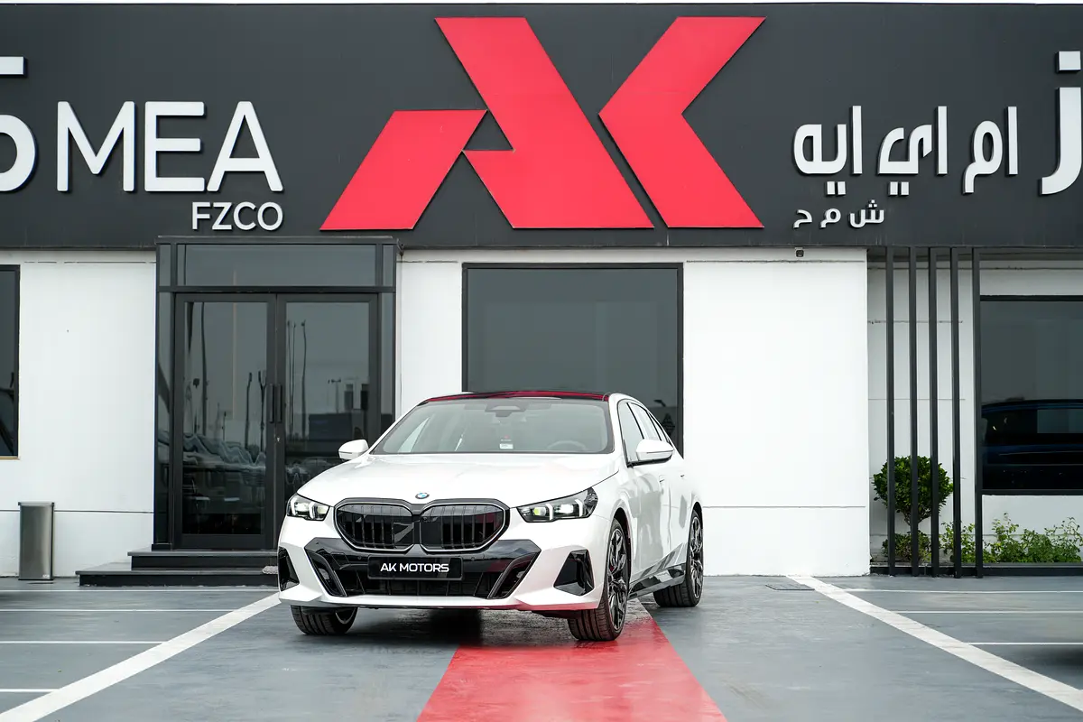 BMW 5-Series 530Li 2026 - photo 3 - Import Émirats | International Cars