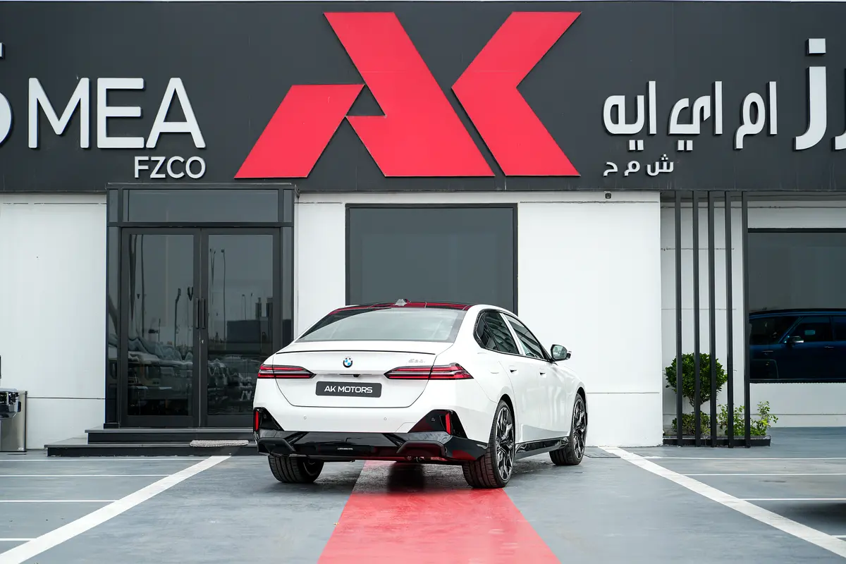 BMW 5-Series 530Li 2026 - photo 4 - Import Émirats | International Cars