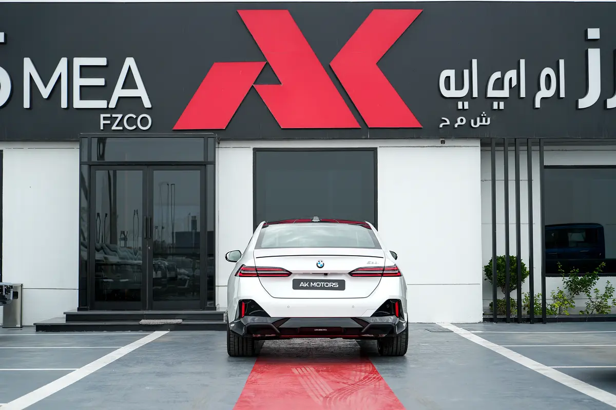 BMW 5-Series 530Li 2026 - photo 5 - Import Émirats | International Cars