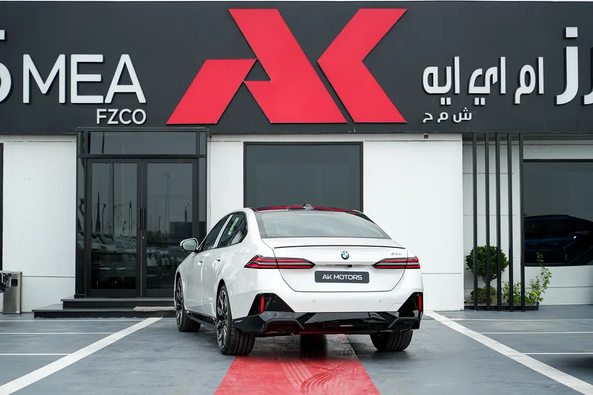 BMW 5-Series 530Li 2026 - photo 6 - Import Émirats | International Cars