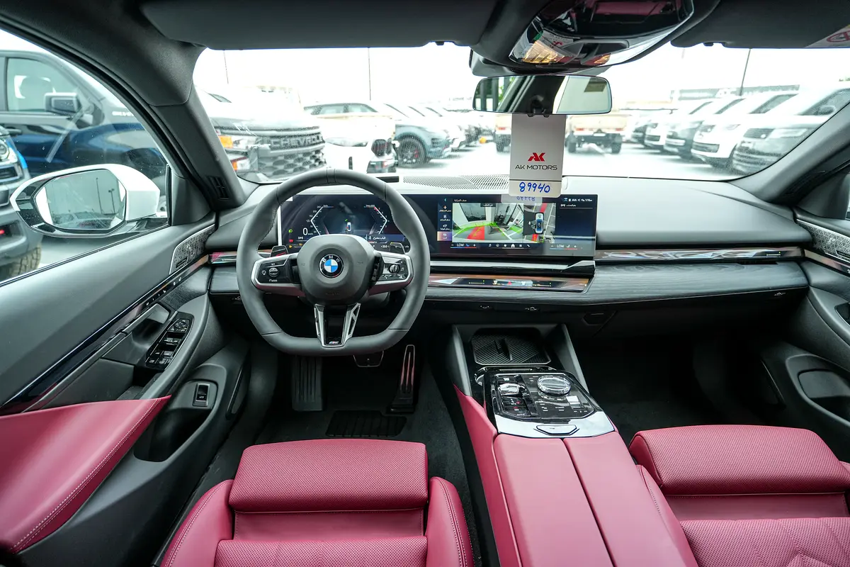 BMW 5-Series 530Li 2026 - photo 9 - Import Émirats | International Cars