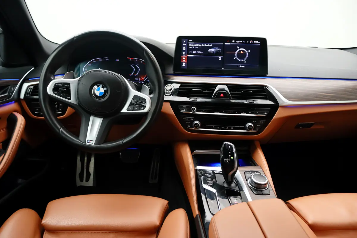 BMW 5-Series 523i 2022 - photo 10 - Import Émirats | International Cars