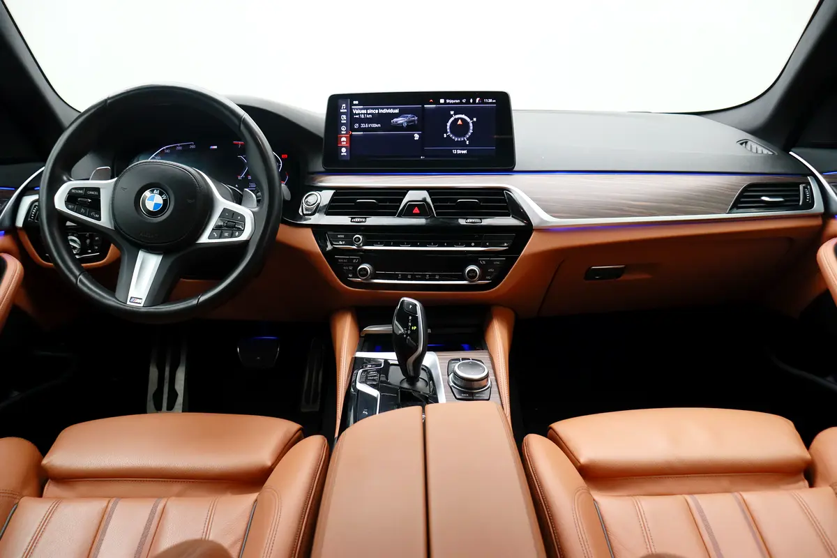 BMW 5-Series 523i 2022 - photo 11 - Import Émirats | International Cars