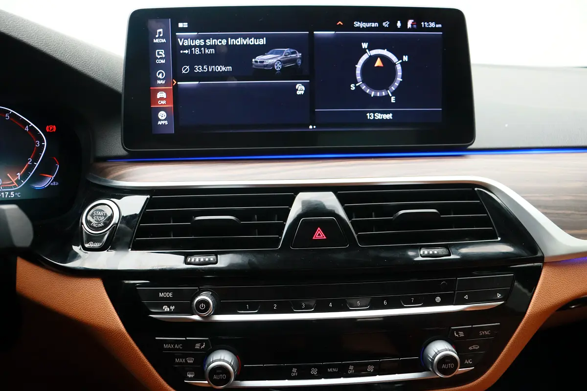 BMW 5-Series 523i 2022 - photo 9 - Import Émirats | International Cars