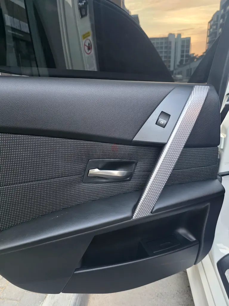 BMW 5-Series 525i 2007 - photo 11 - Import Émirats | International Cars