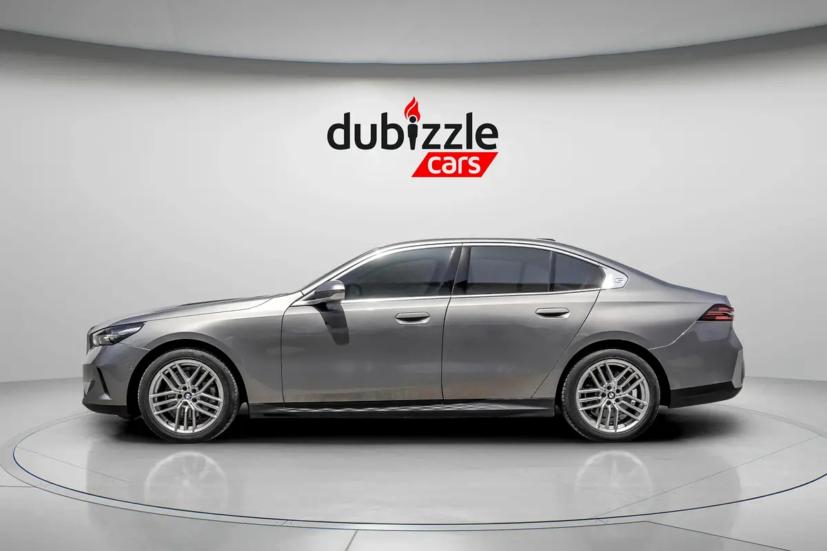 BMW 5-Series 520i 2026 - photo 5 - Import Émirats | International Cars
