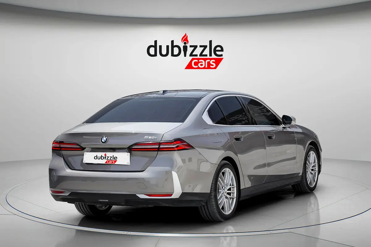 BMW 5-Series 520i 2026 - photo 6 - Import Émirats | International Cars