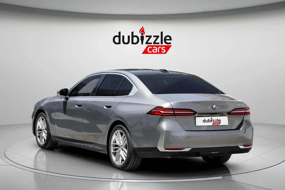 BMW 5-Series 520i 2026 - photo 8 - Import Émirats | International Cars