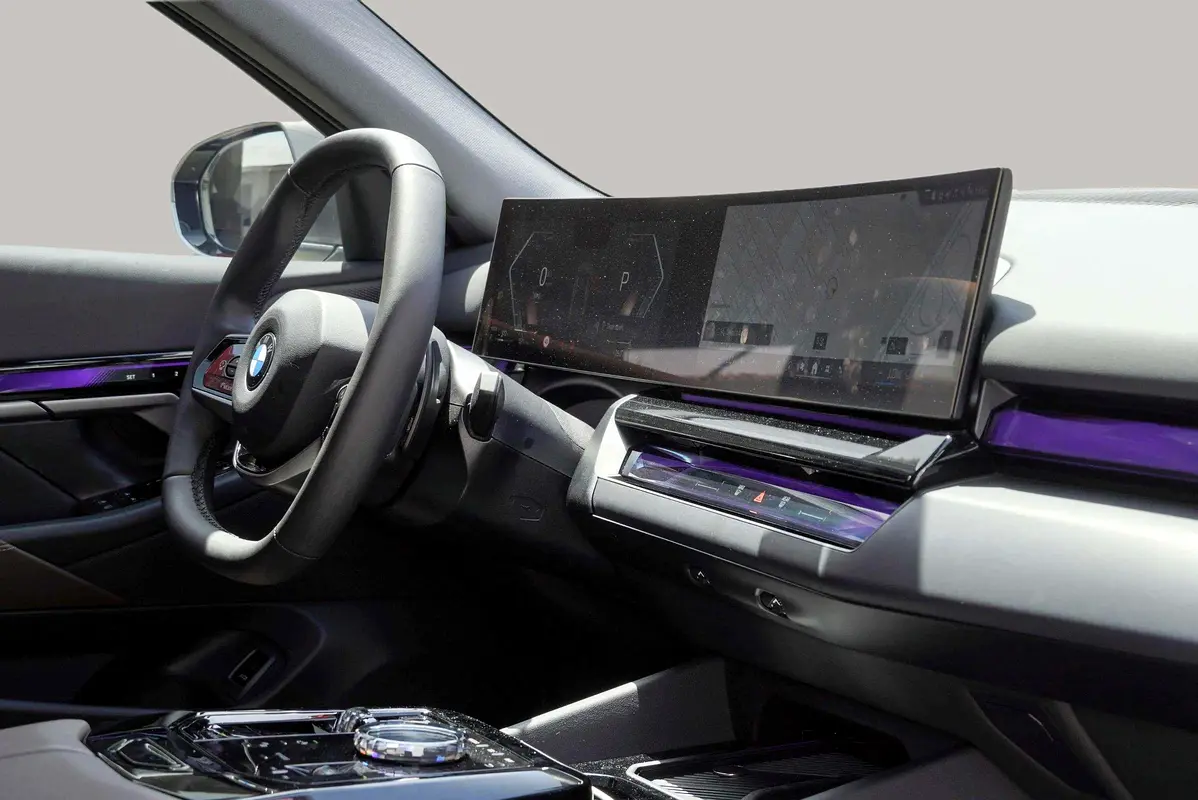 BMW 5-Series 520i 2026 - photo 9 - Import Émirats | International Cars