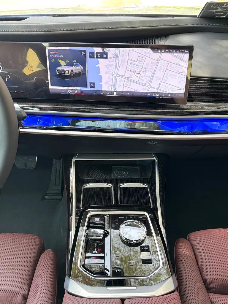 BMW 7-Series 740i M Sport 2026 - photo 10 - Import Émirats | International Cars