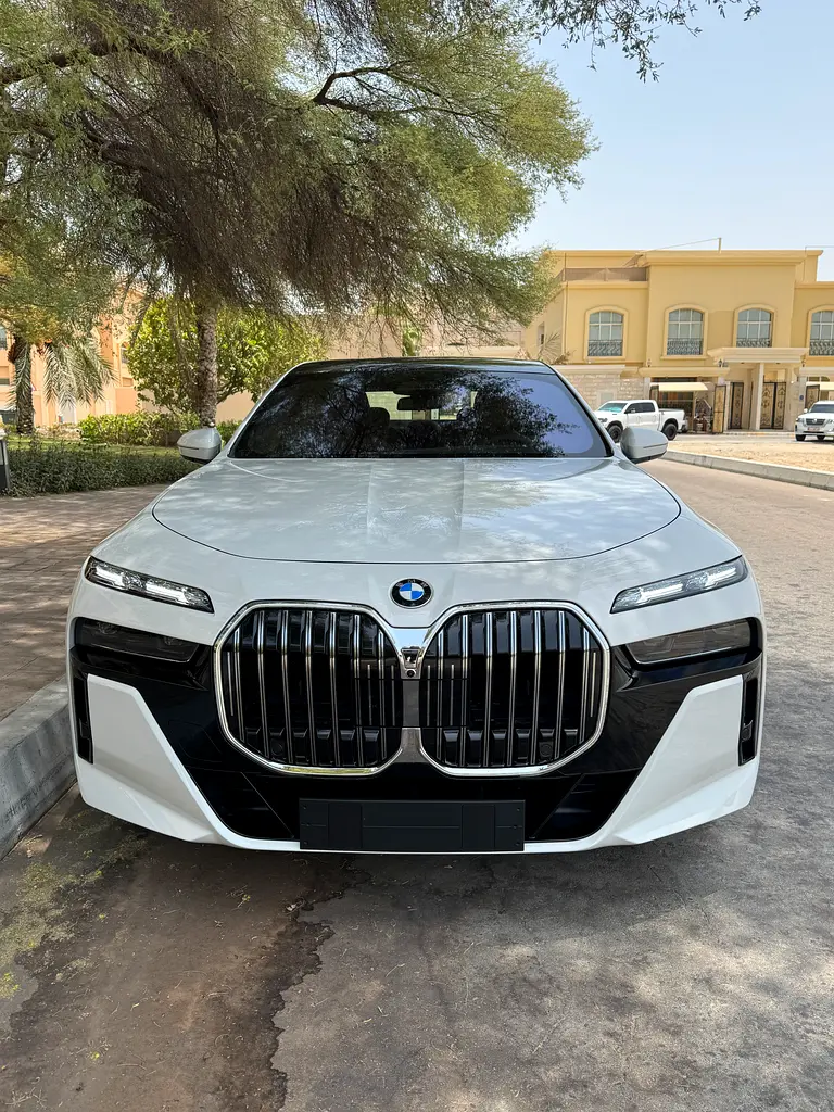 BMW 7-Series 740i M Sport 2026 - photo 2 - Import Émirats | International Cars