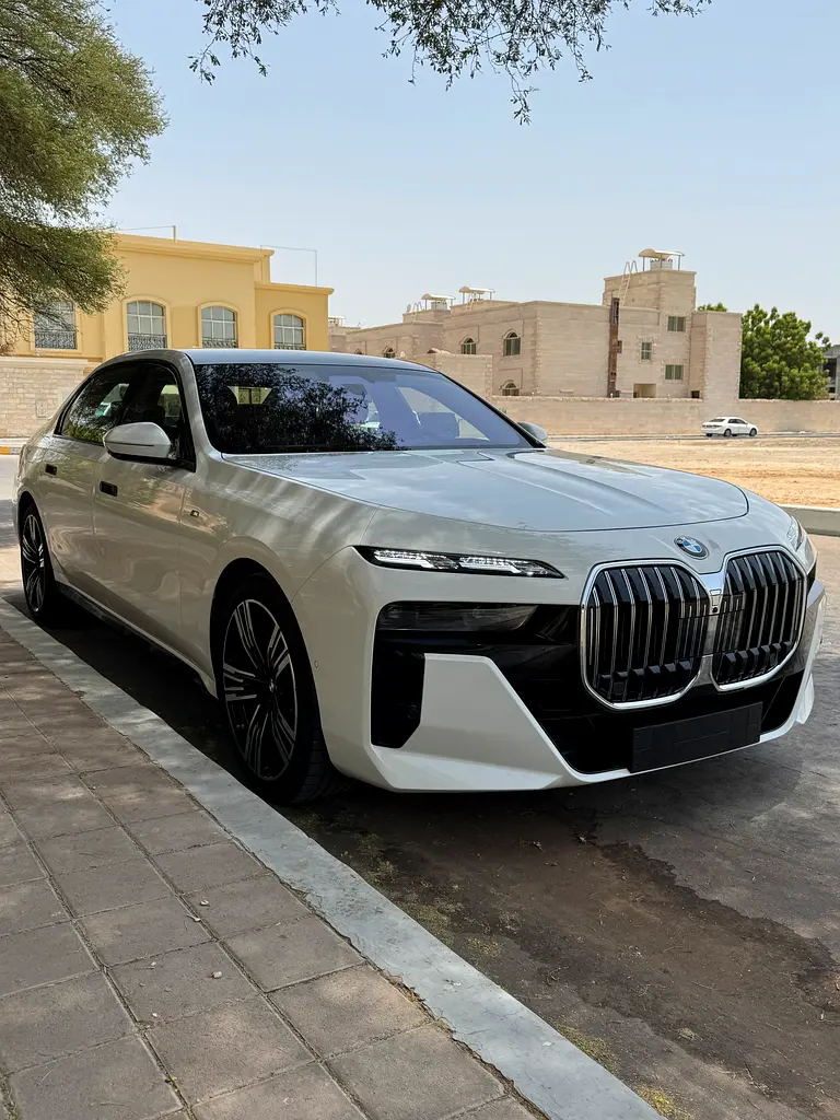 BMW 7-Series 740i M Sport 2026 - photo 3 - Import Émirats | International Cars