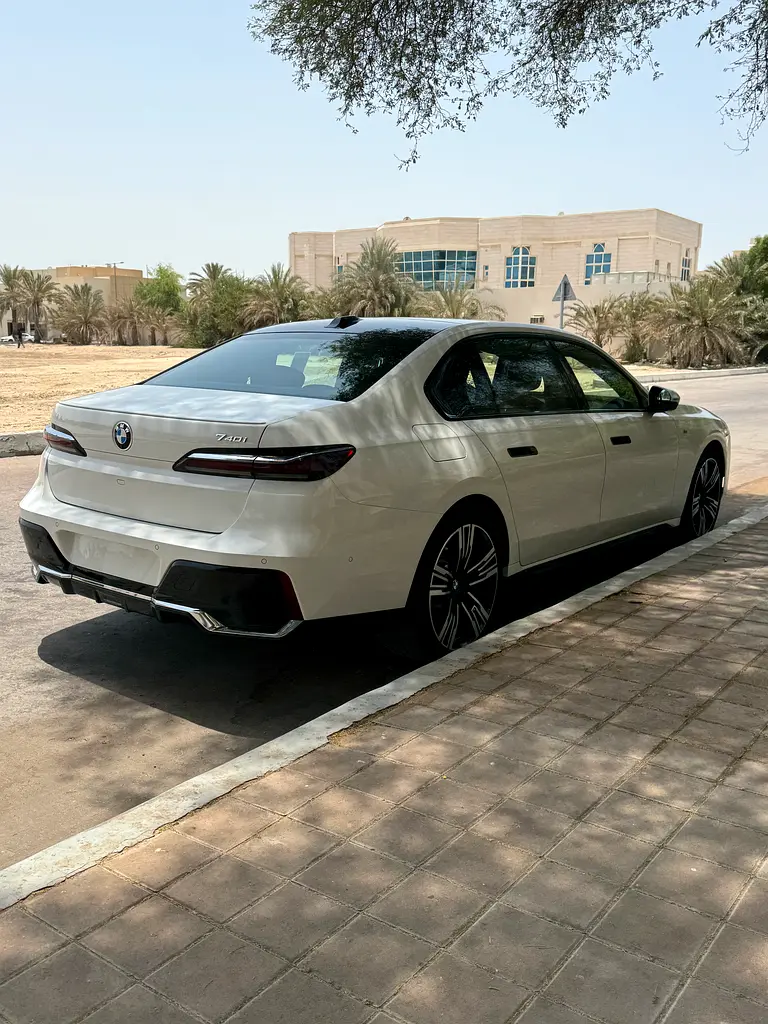 BMW 7-Series 740i M Sport 2026 - photo 4 - Import Émirats | International Cars