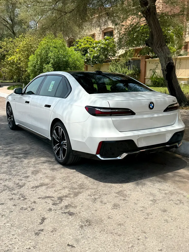 BMW 7-Series 740i M Sport 2026 - photo 6 - Import Émirats | International Cars