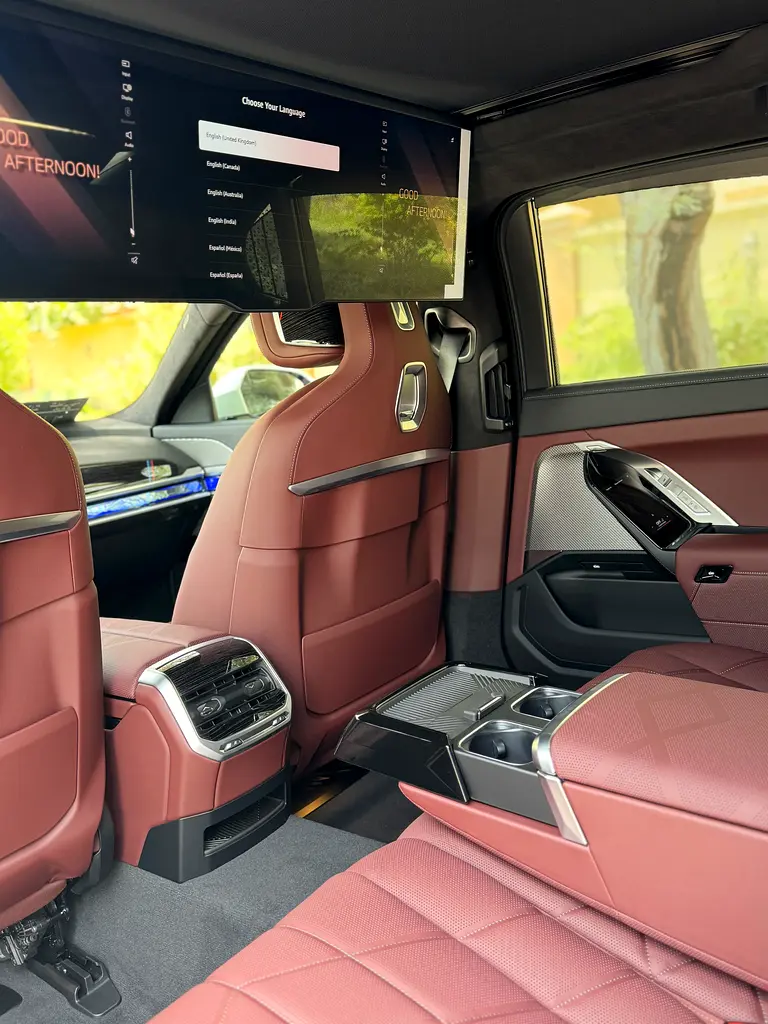 BMW 7-Series 740i M Sport 2026 - photo 8 - Import Émirats | International Cars