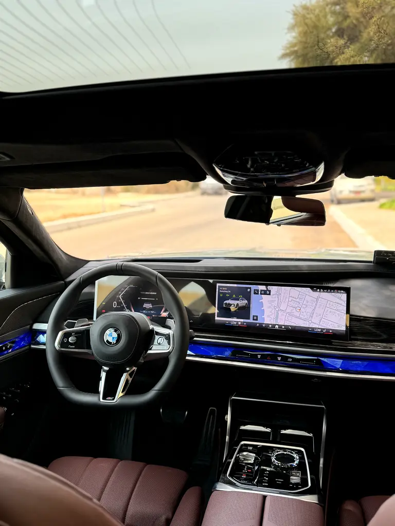 BMW 7-Series 740i M Sport 2026 - photo 9 - Import Émirats | International Cars