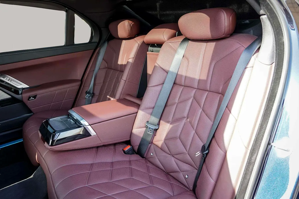 BMW 7-Series 735i 2024 - photo 10 - Import Émirats | International Cars