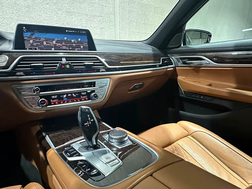 BMW 7-Series 730Li 2021 - photo 10 - Import Émirats | International Cars
