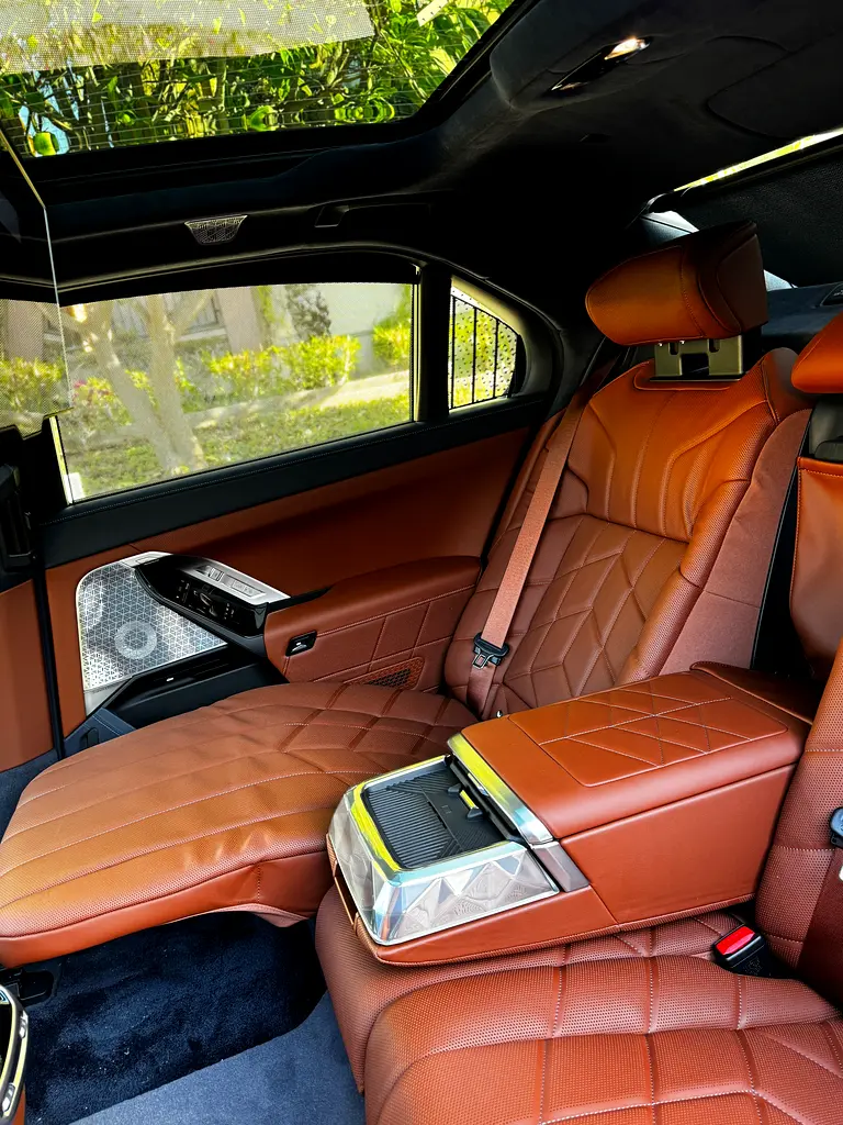 BMW 7-Series 760i 2026 - photo 11 - Import Émirats | International Cars