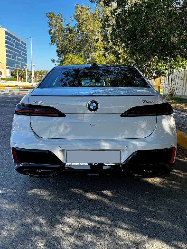 BMW 7-Series 760i 2026 - photo 5 - Import Émirats | International Cars