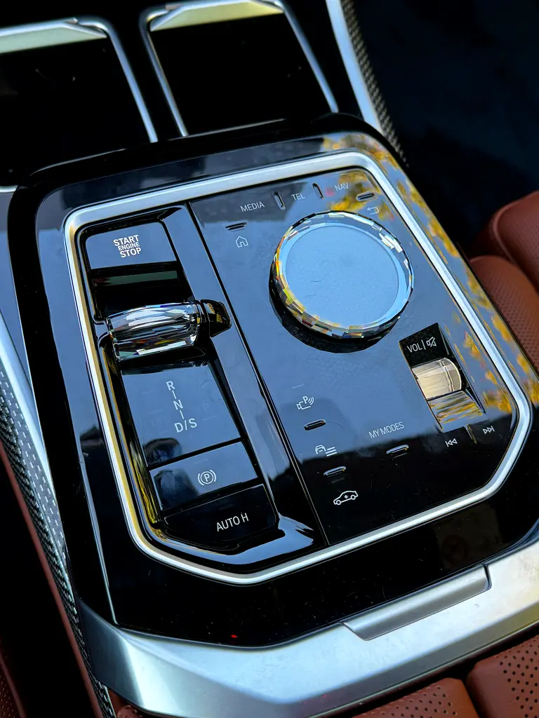 BMW 7-Series 760i 2026 - photo 6 - Import Émirats | International Cars