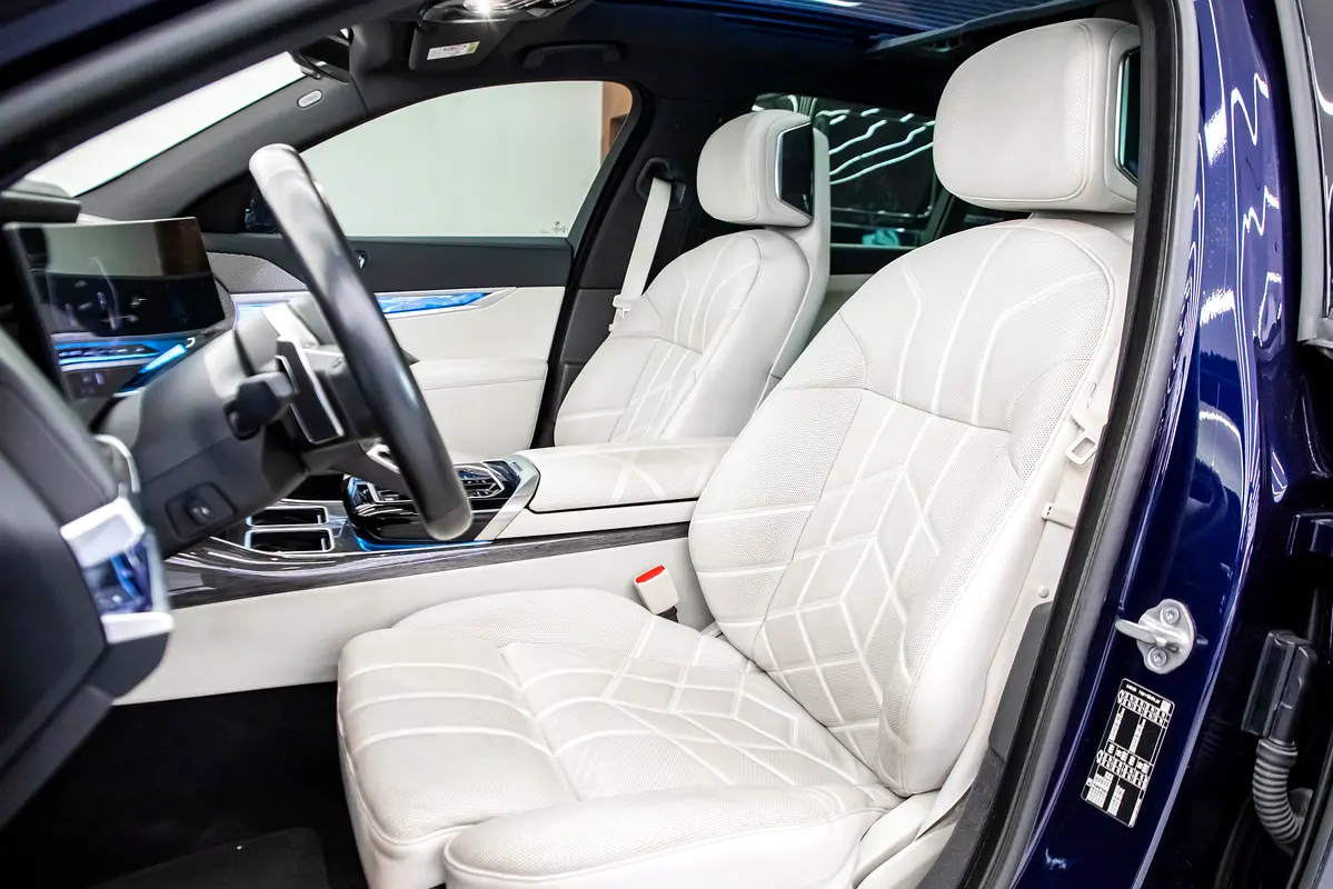 BMW 7-Series 735i 2023 - photo 12 - Import Émirats | International Cars