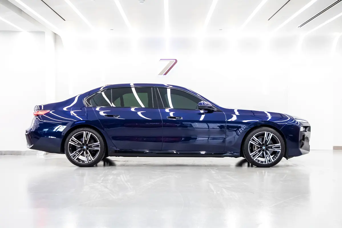 BMW 7-Series 735i 2023 - photo 3 - Import Émirats | International Cars