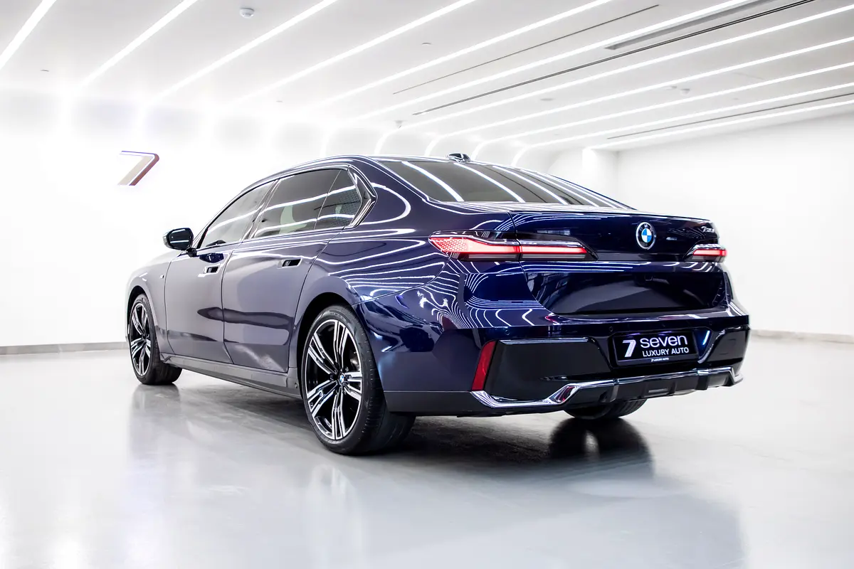 BMW 7-Series 735i 2023 - photo 5 - Import Émirats | International Cars