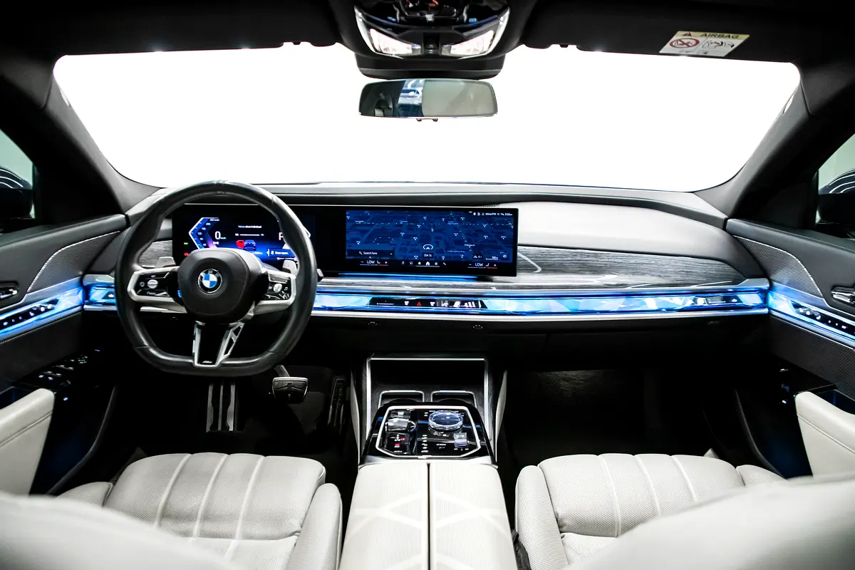 BMW 7-Series 735i 2023 - photo 7 - Import Émirats | International Cars