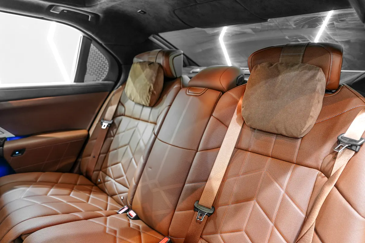 BMW 7-Series 735i 2025 - photo 10 - Import Émirats | International Cars