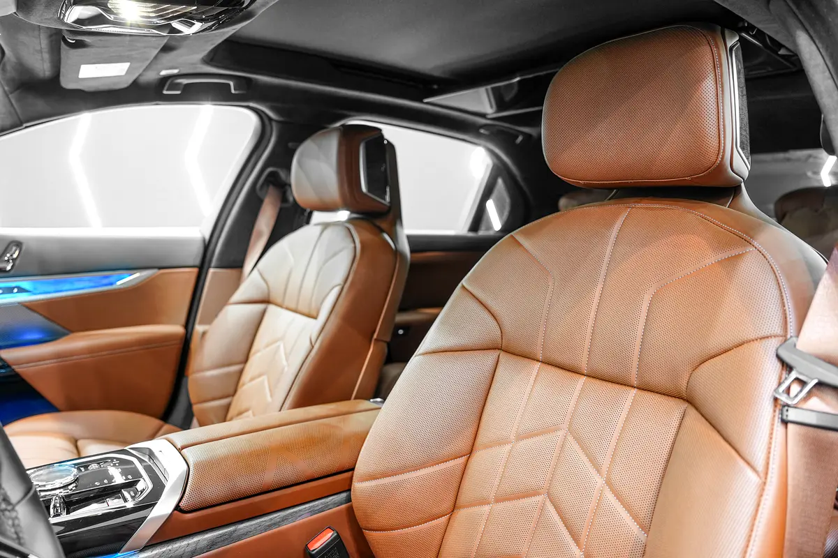 BMW 7-Series 735i 2025 - photo 5 - Import Émirats | International Cars