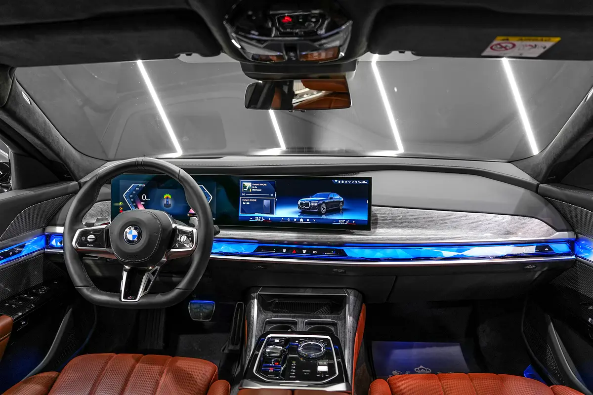 BMW 7-Series 735i 2025 - photo 6 - Import Émirats | International Cars