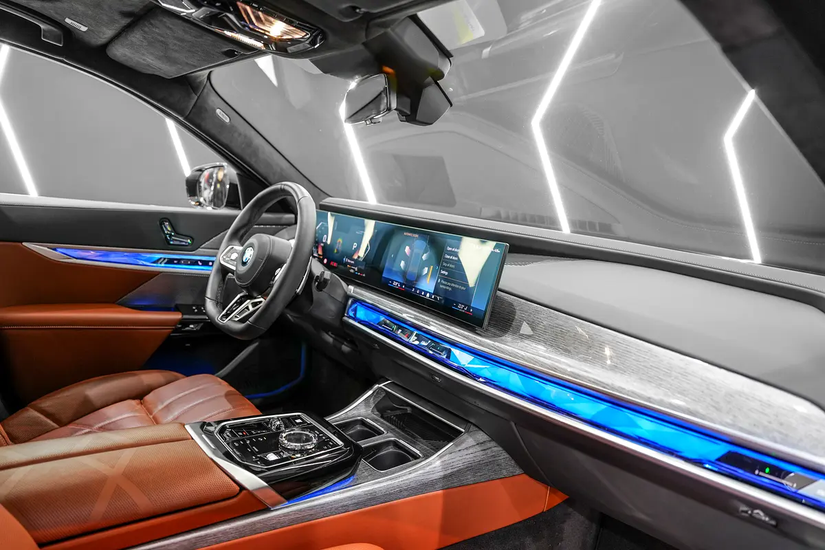 BMW 7-Series 735i 2025 - photo 7 - Import Émirats | International Cars
