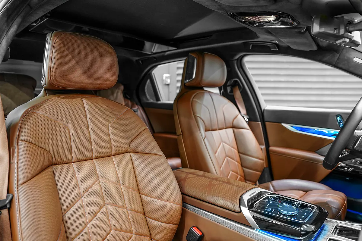 BMW 7-Series 735i 2025 - photo 8 - Import Émirats | International Cars