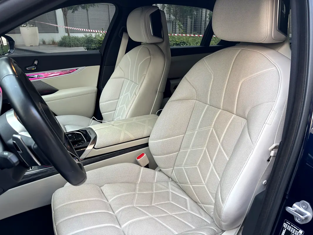 BMW 7-Series 735i 2023 - photo 10 - Import Émirats | International Cars