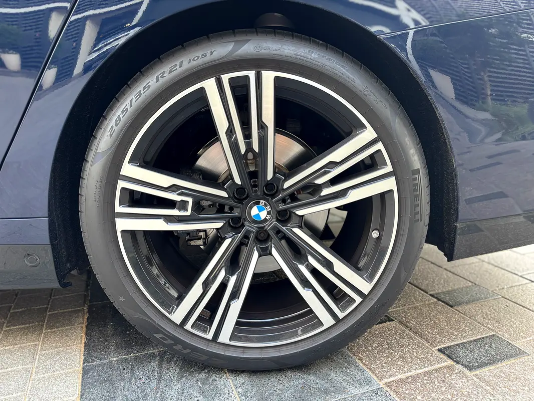 BMW 7-Series 735i 2023 - photo 4 - Import Émirats | International Cars